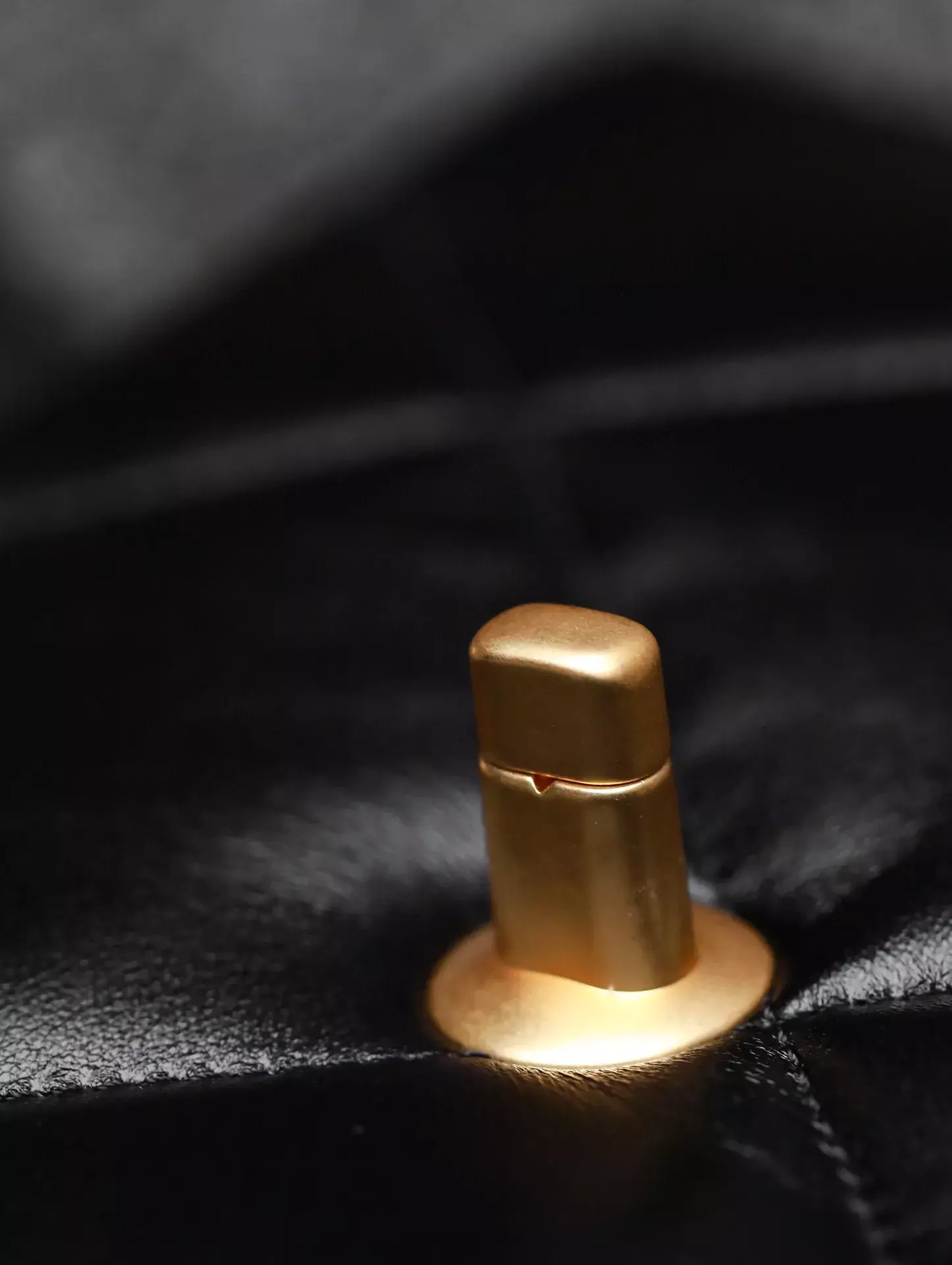 CHANEL 19BAG 黑色金釦口蓋包 26/30CM