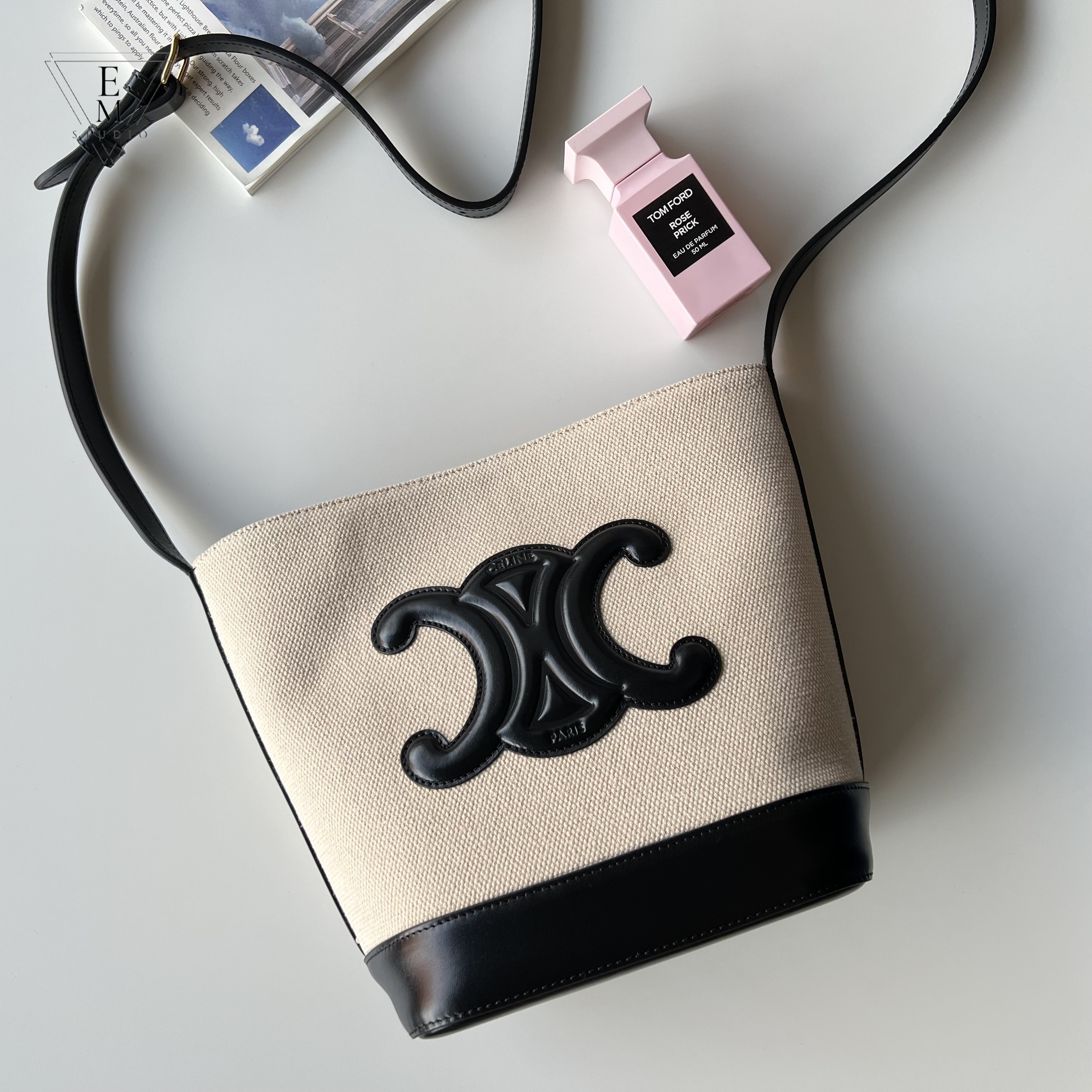 CELINE CUIR TRIOMPHE 小型BUCKET 帆布水桶包 (兩色)