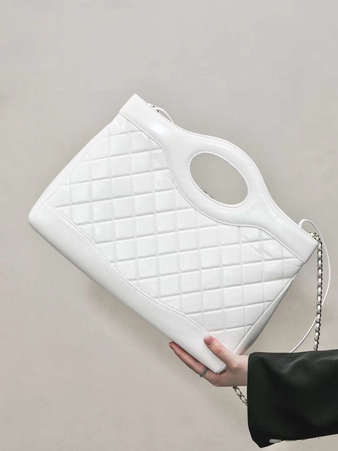 CHANEL 31 BAG 橫版大號 油蠟羊皮經典側背包 白色