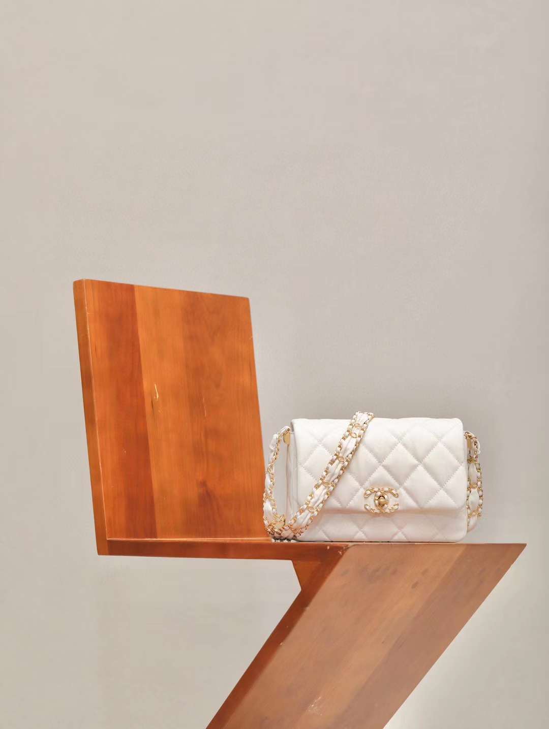 CHANEL 23K 粗鏈條19BAG牛皮豆腐包 21CM 白色