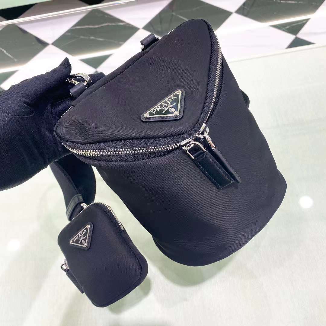 PRADA RE-NYLON 三合一再生尼龍水桶包