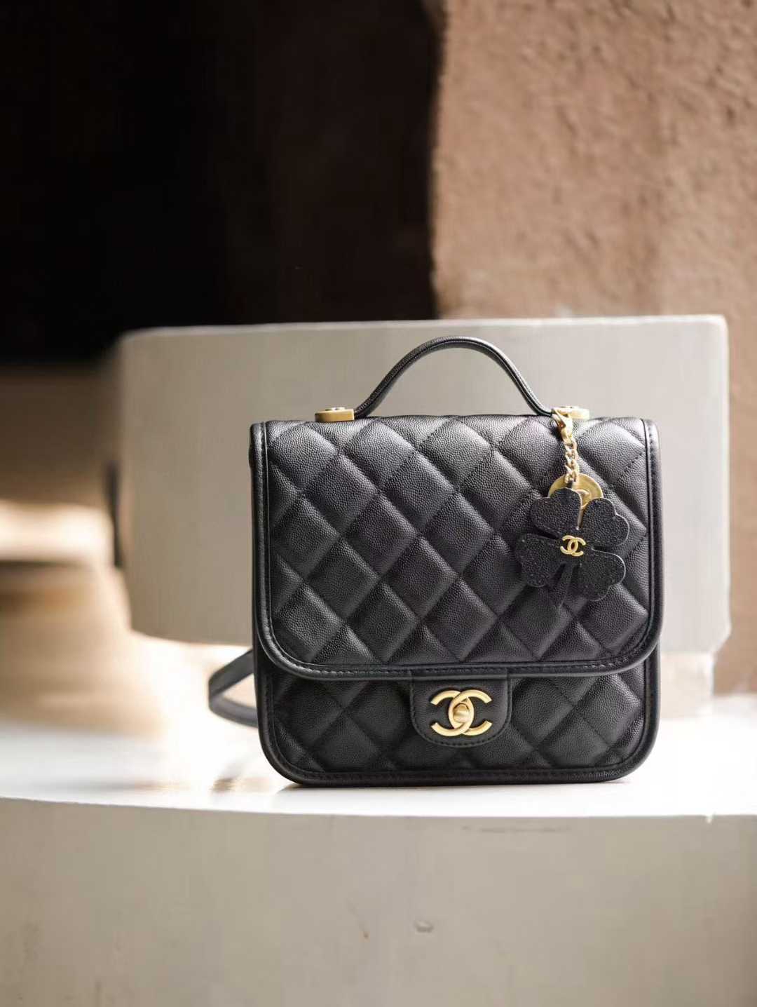 CHANEL 25B 全新四葉草口蓋包