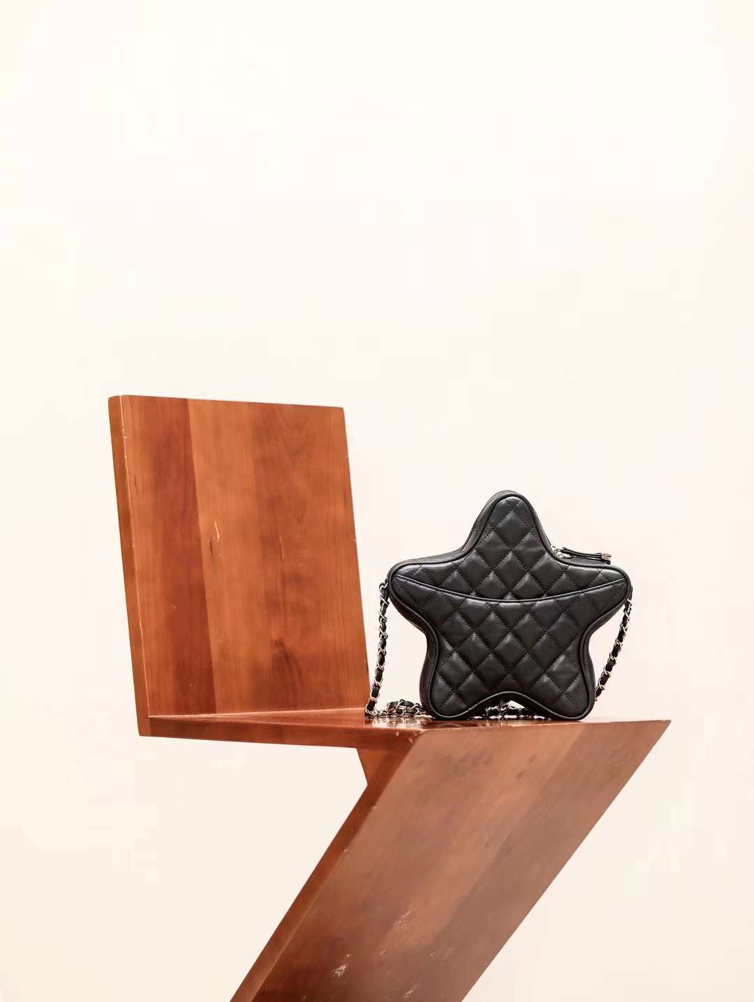 CHANEL 24C 星星斜背包 黑色