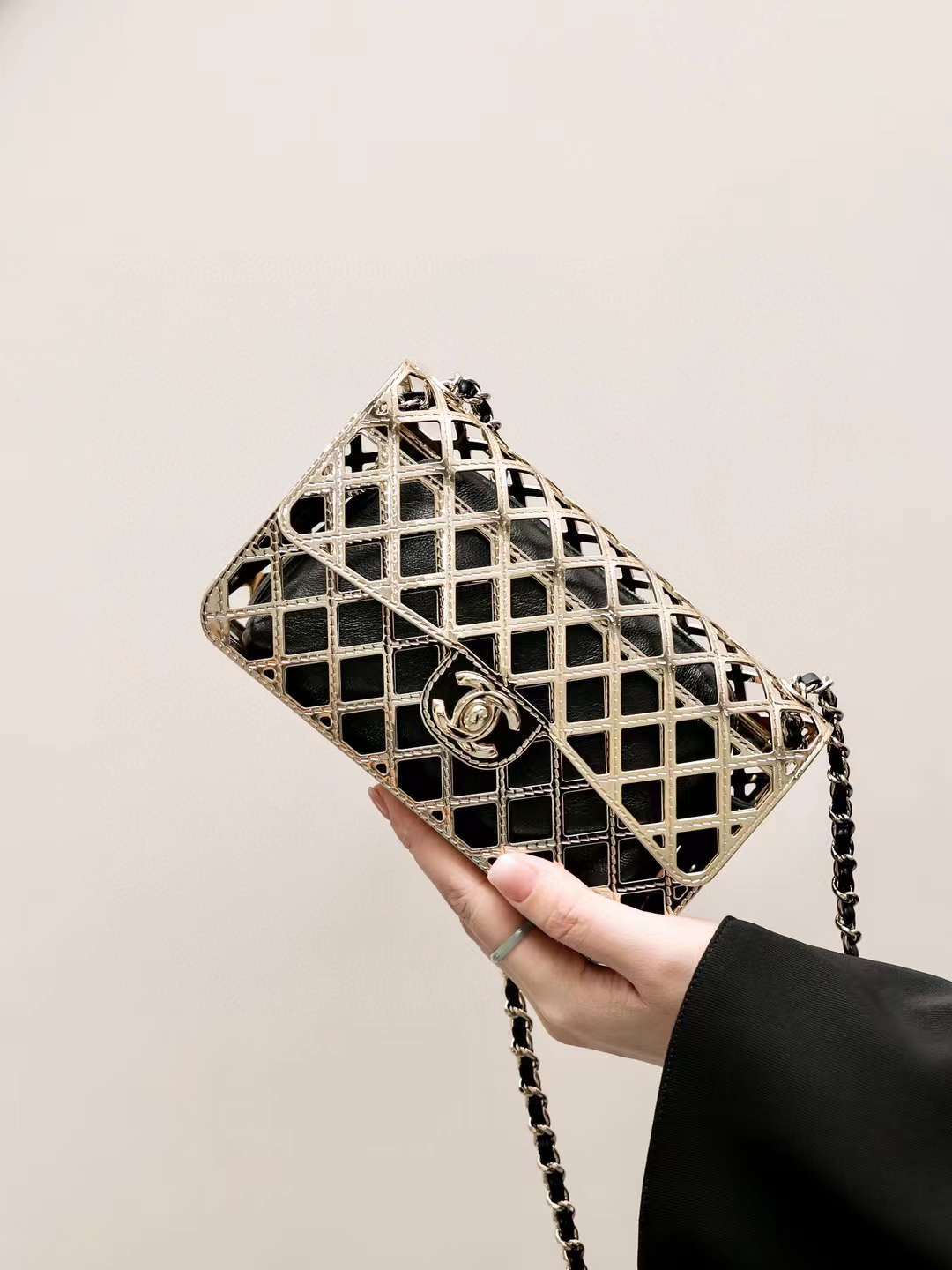 CHANEL 24P 金屬鏤空CF鏈條包 限量收藏款