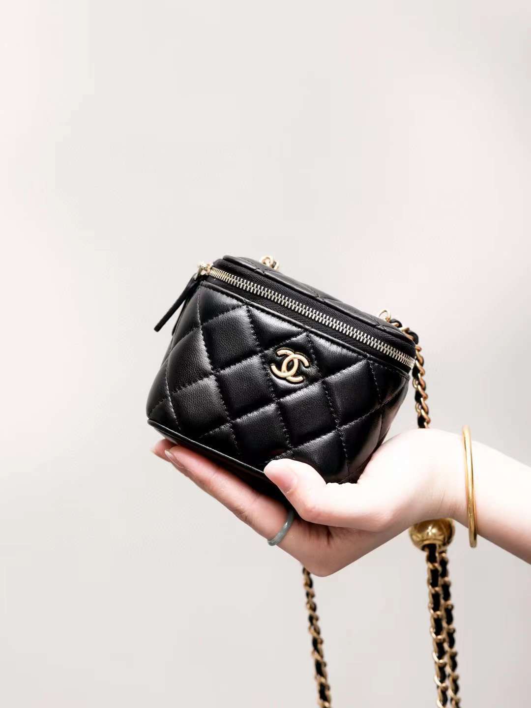 CHANEL 最新改版金球口紅包 黑色