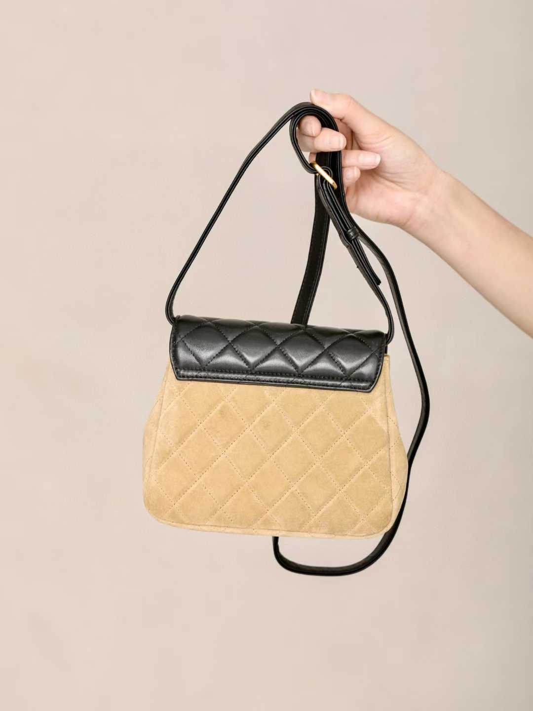 CHANEL 25A麂皮系列 豎版口蓋包 美拉德色系