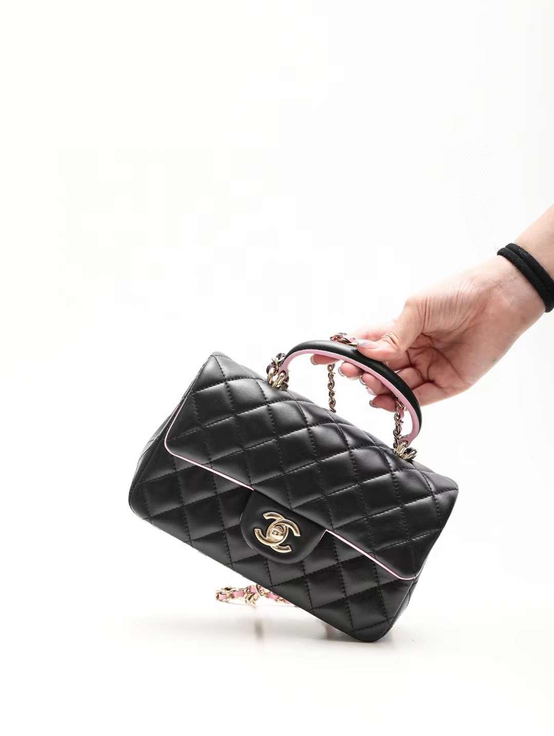 CHANEL 23S CF20 黑粉拼色手腕包