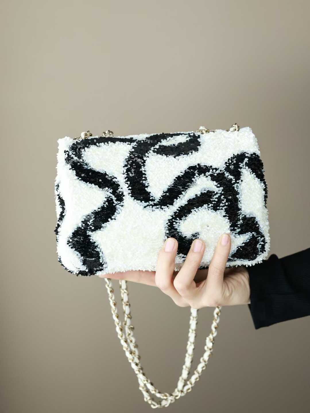 CHANEL 25K 秋冬亮片 CF包 珠片白