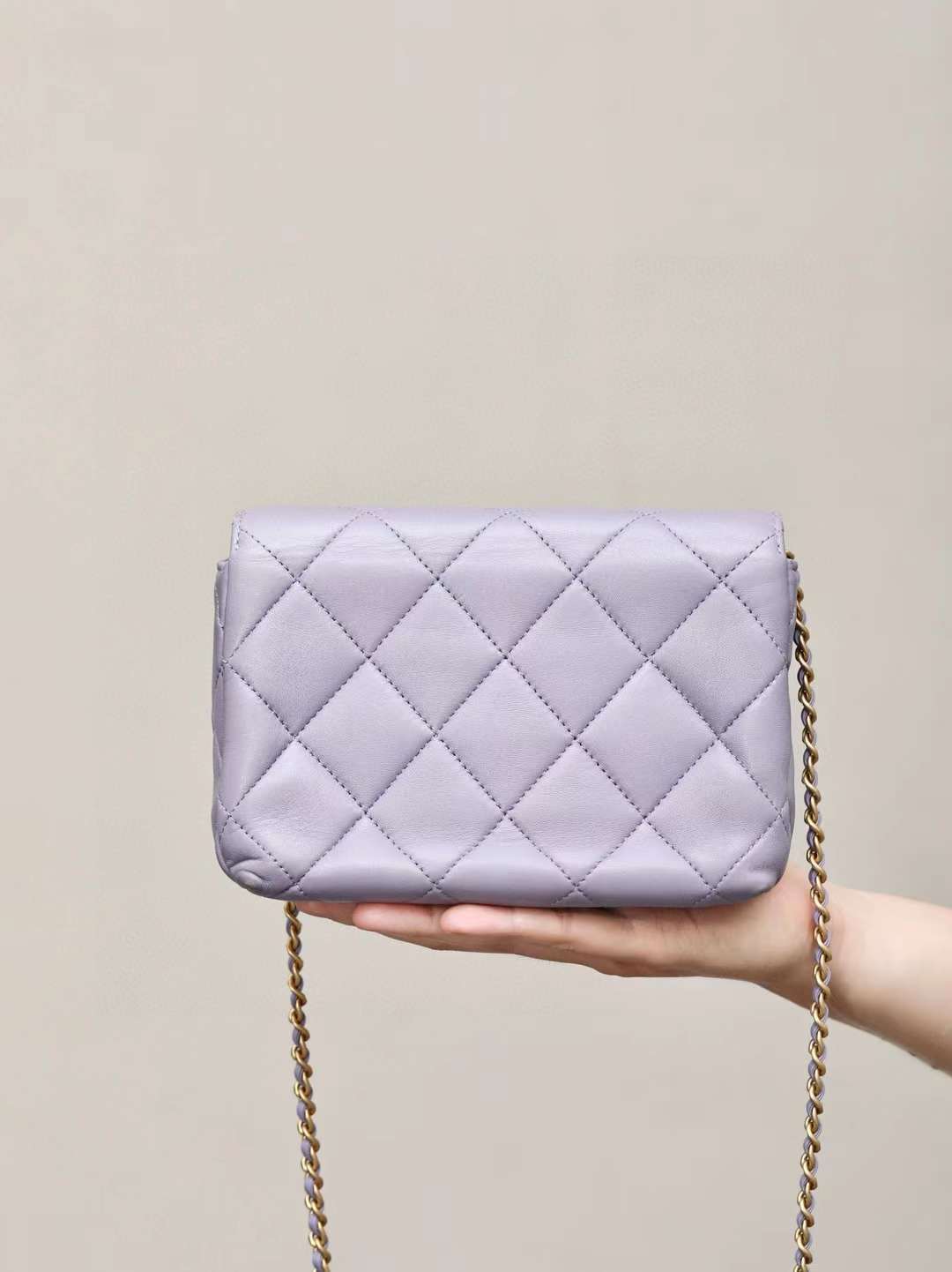 CHANEL 24A 珍珠字母鏈條CF口蓋包 紫色 小號/大號