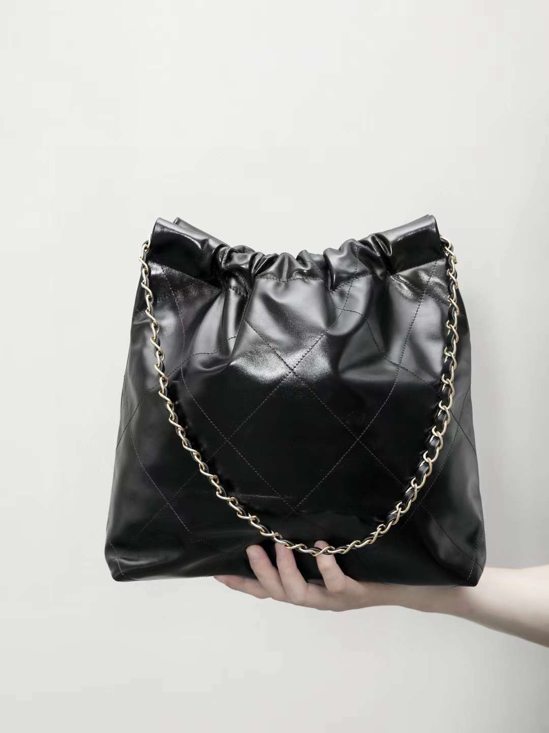 CHANEL 22BAG 新款黑金手提包 小號 35CM