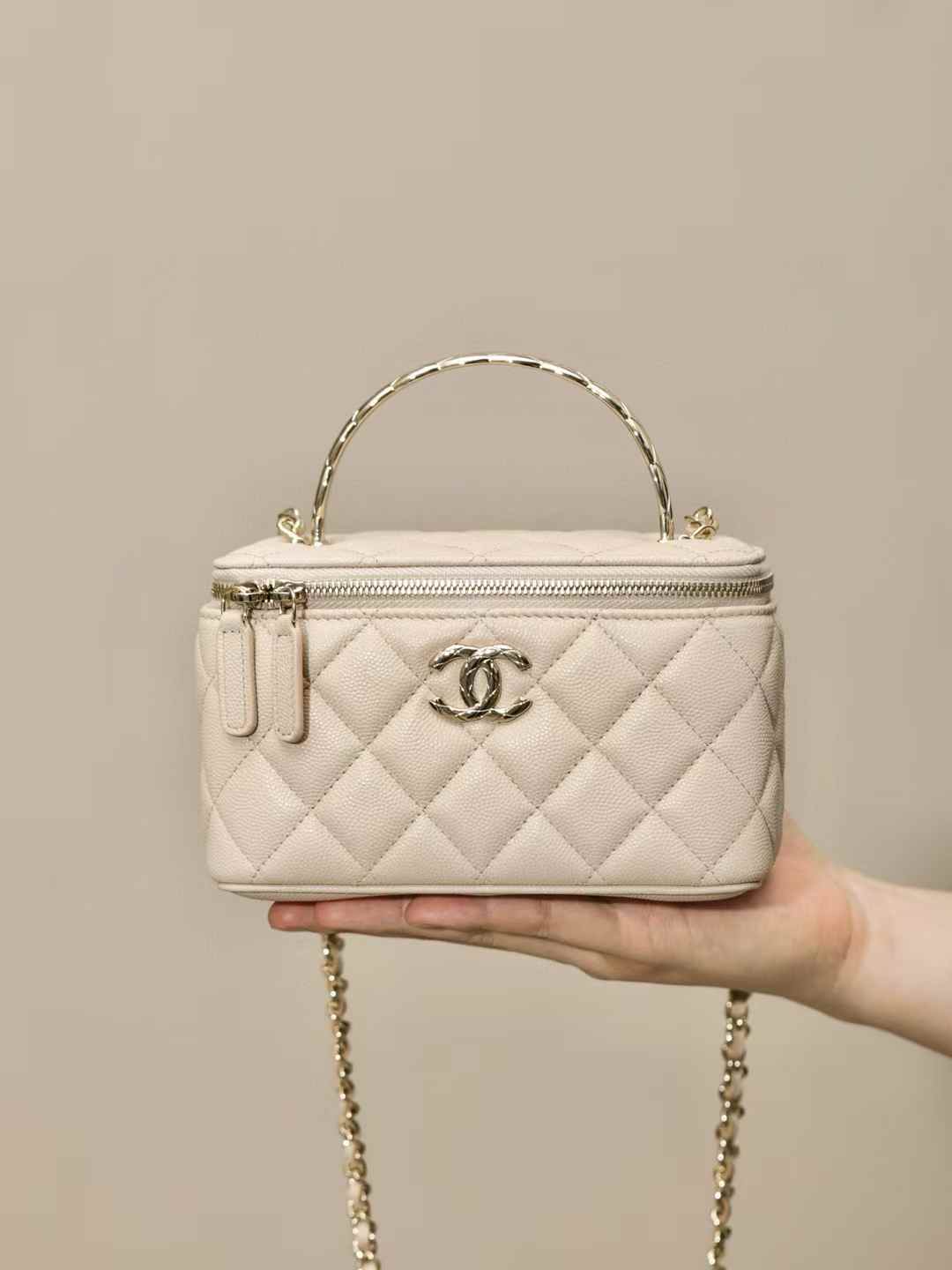 CHANEL 25S 隱藏式金屬手柄 盒子包 化妝包 杏色