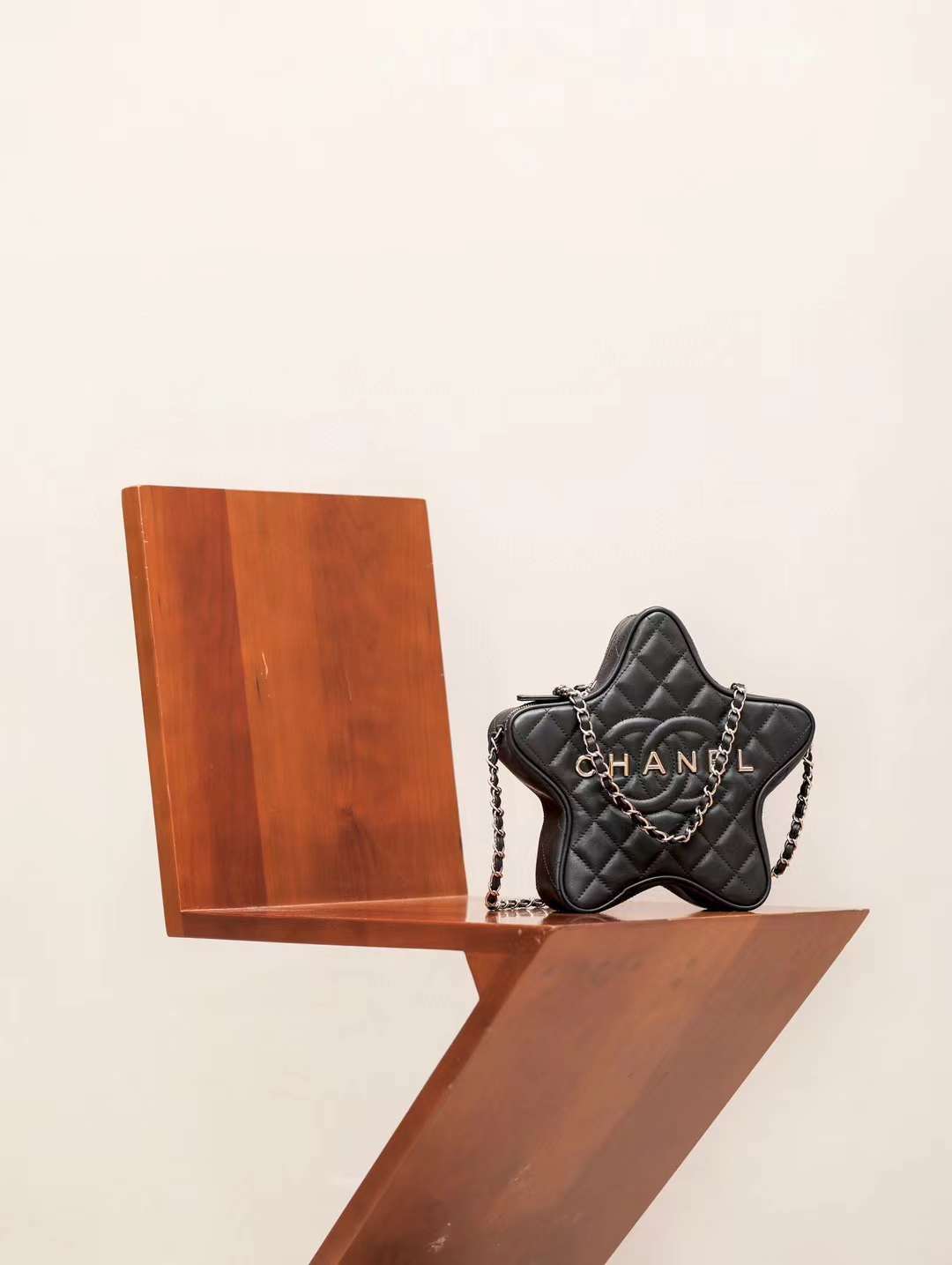 CHANEL 24C 星星斜背包 黑色