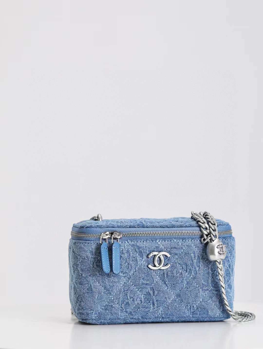 CHANEL 23 愛心長盒子化妝包 牛仔山茶花