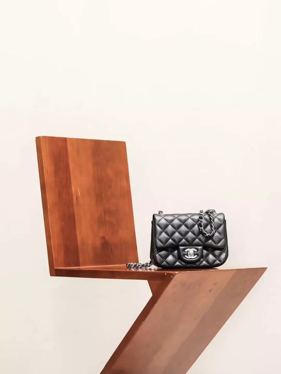 CHANEL CF 經典黑銀釦羊皮口蓋包 方胖子 17CM