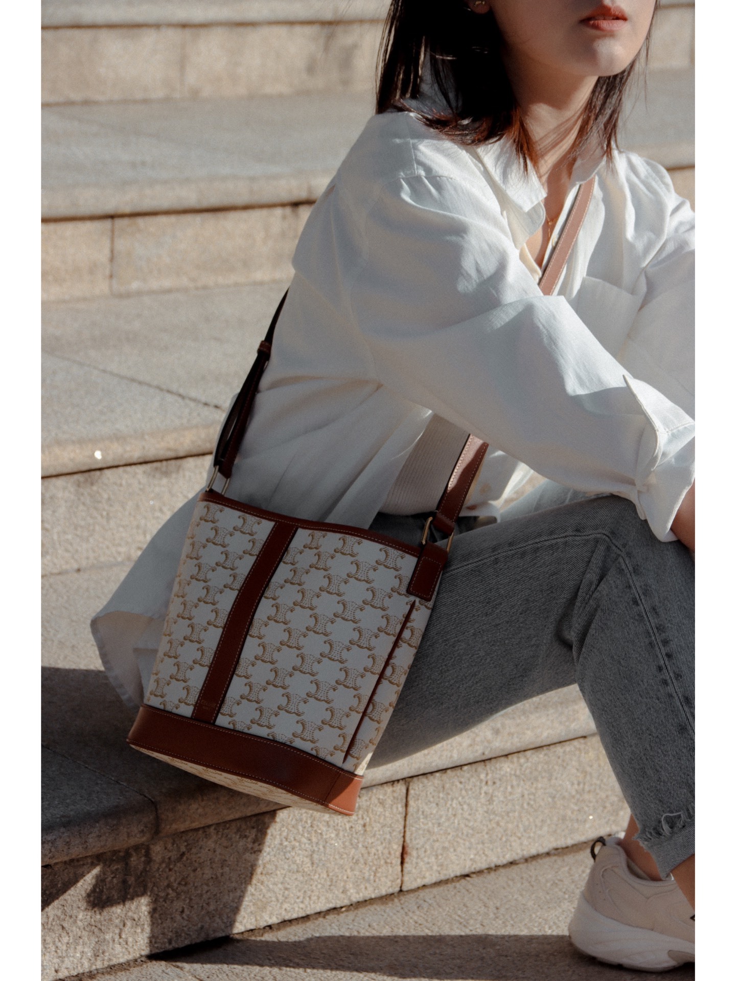 CELINE TRIOMPHE 白色帆布小型BUCKET手袋