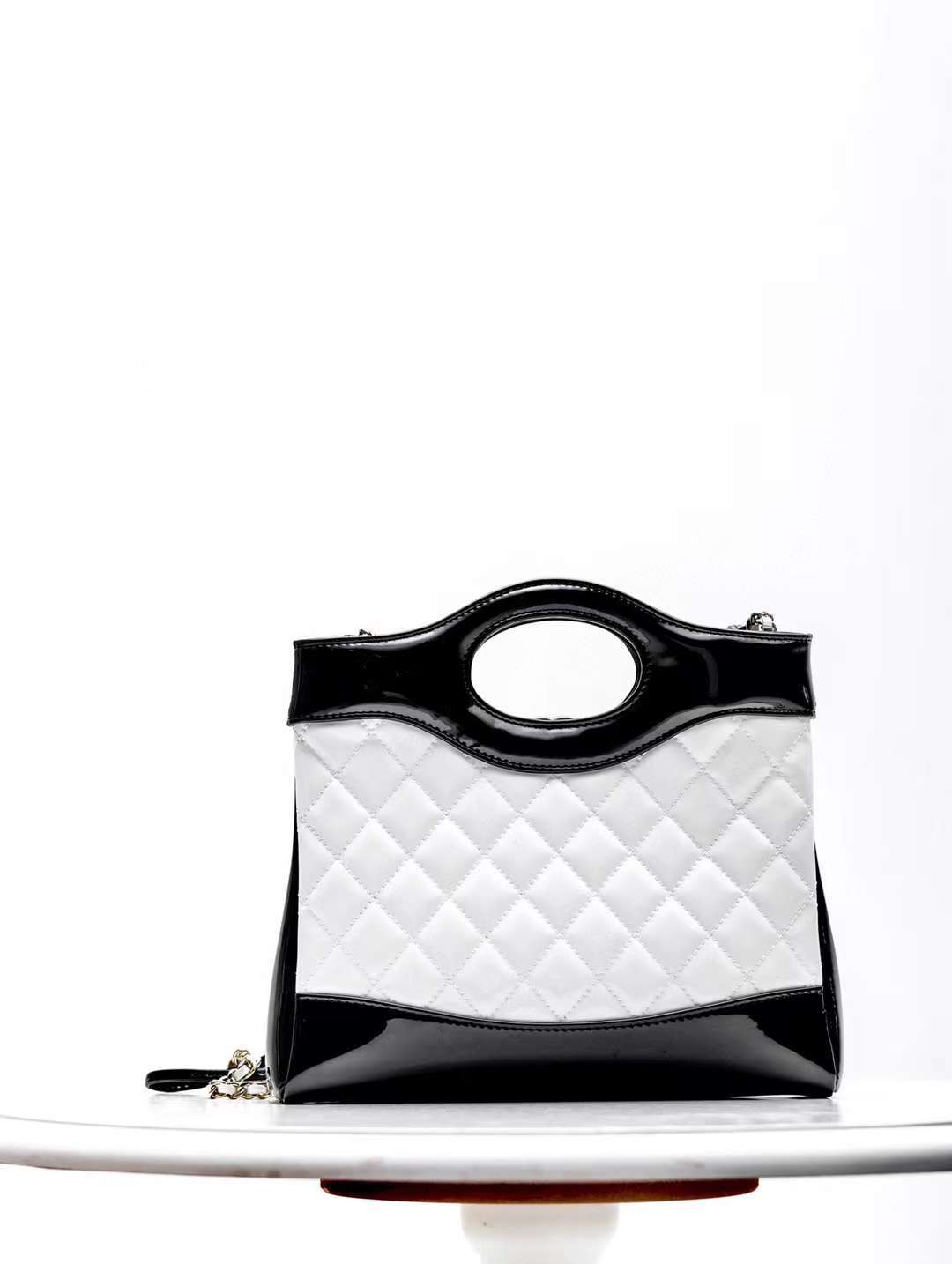 CHANEL 23A 31MINI SHOPPING BAG 經典中古側背包 黑白配色