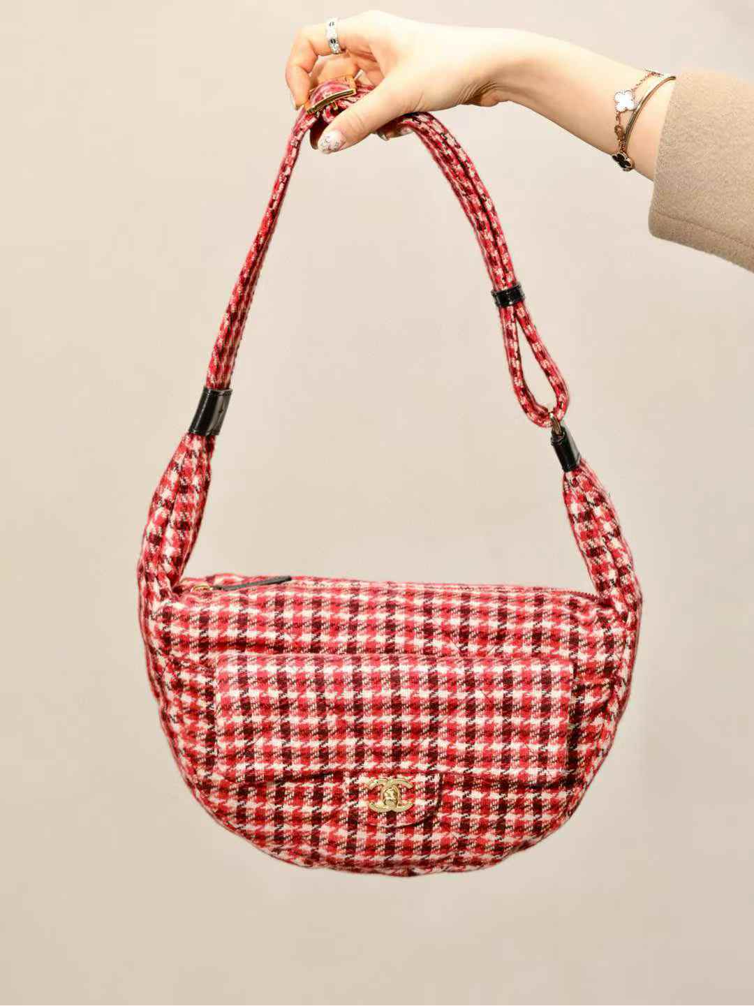 CHANEL 24N jennie同款限量滑雪hobo系列斜挎包