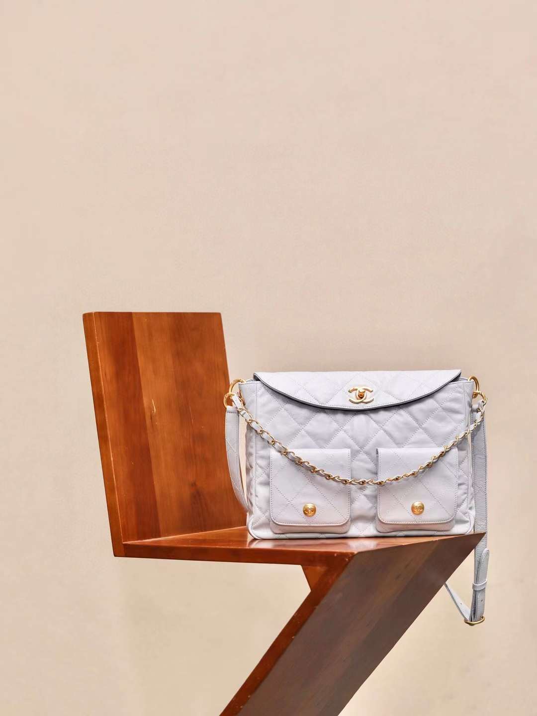 CHANEL 24P HOBO 復古嬉皮包 灰色