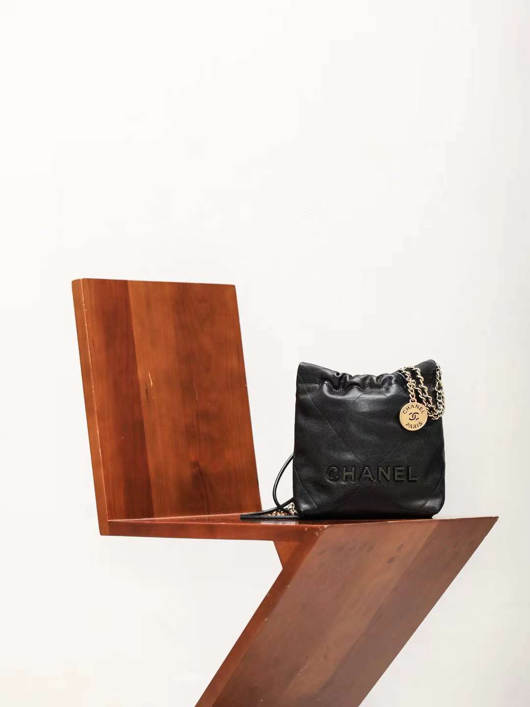 CHANEL 22BAG MINI 魚子醬黑金小水桶包