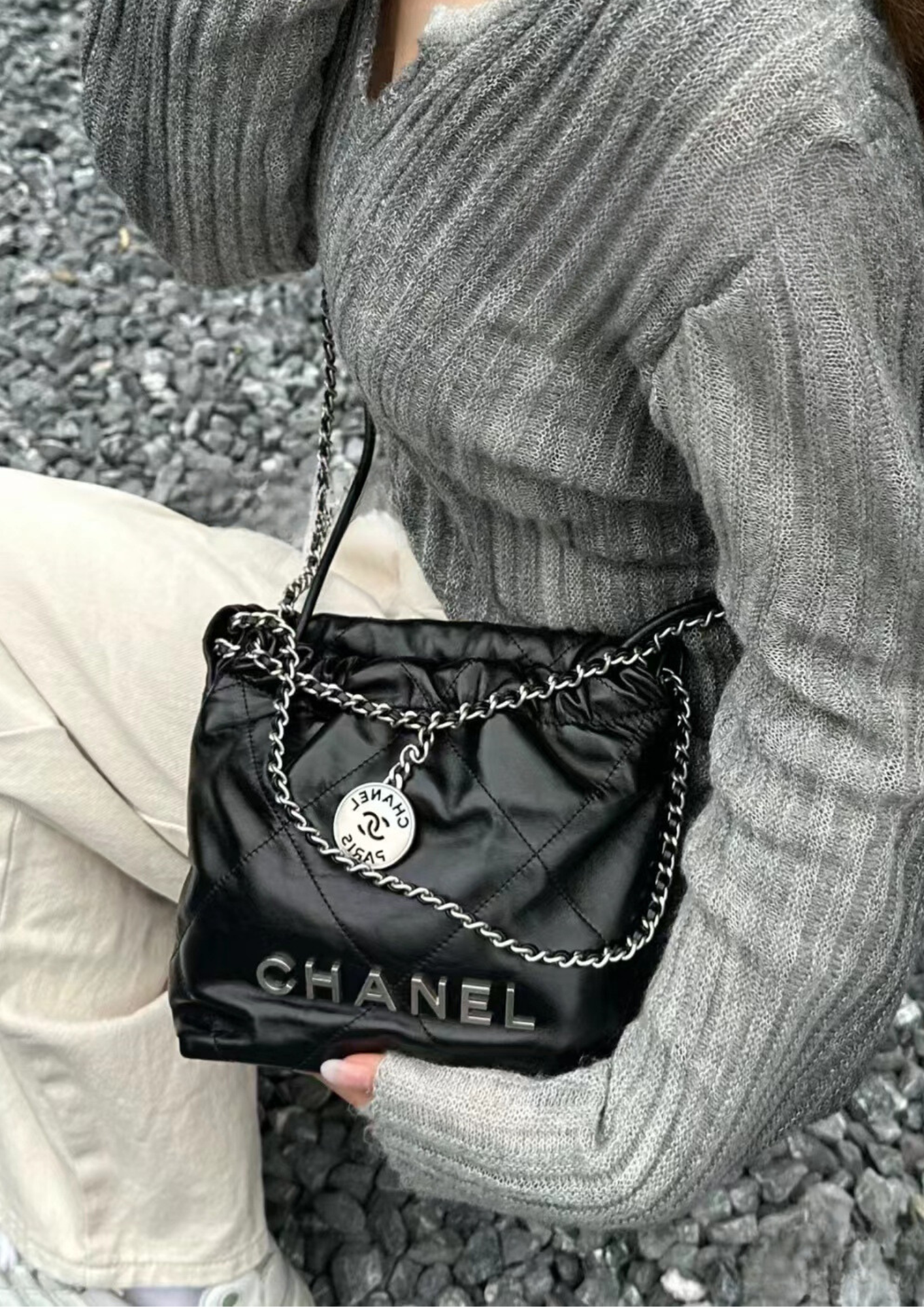 CHANEL 22BAG MINI 小水桶包 黑銀