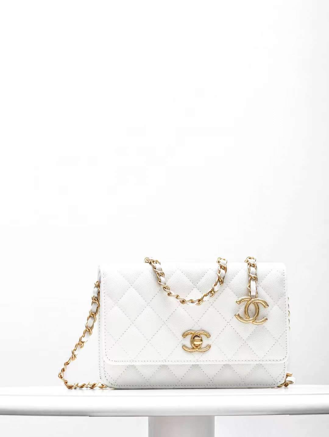 CHANEL 23B 新款兩段調節鏈條魚子醬WOC包 白色