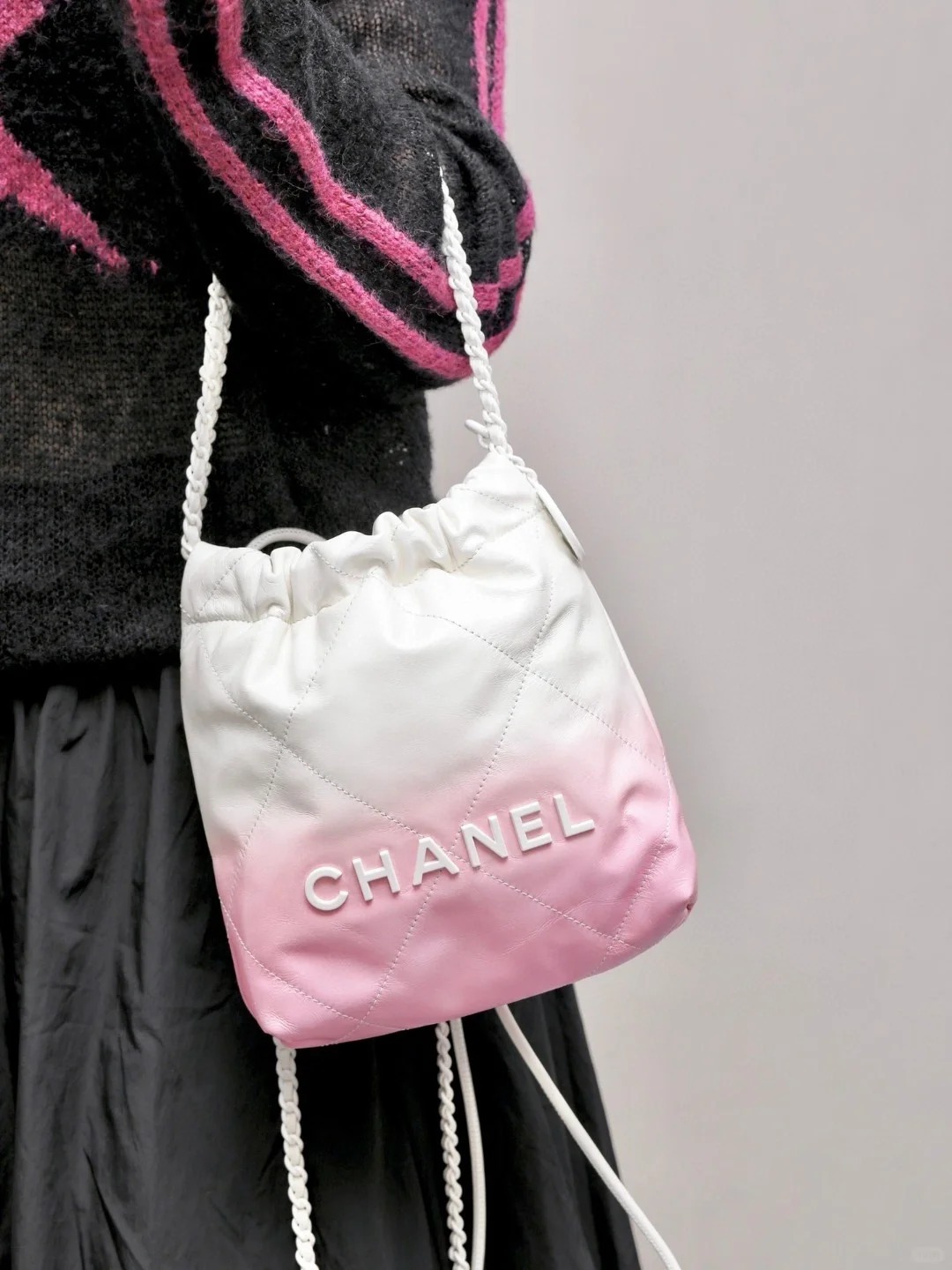 CHANEL 24S 22BAG MINI 漸層粉白小水桶包