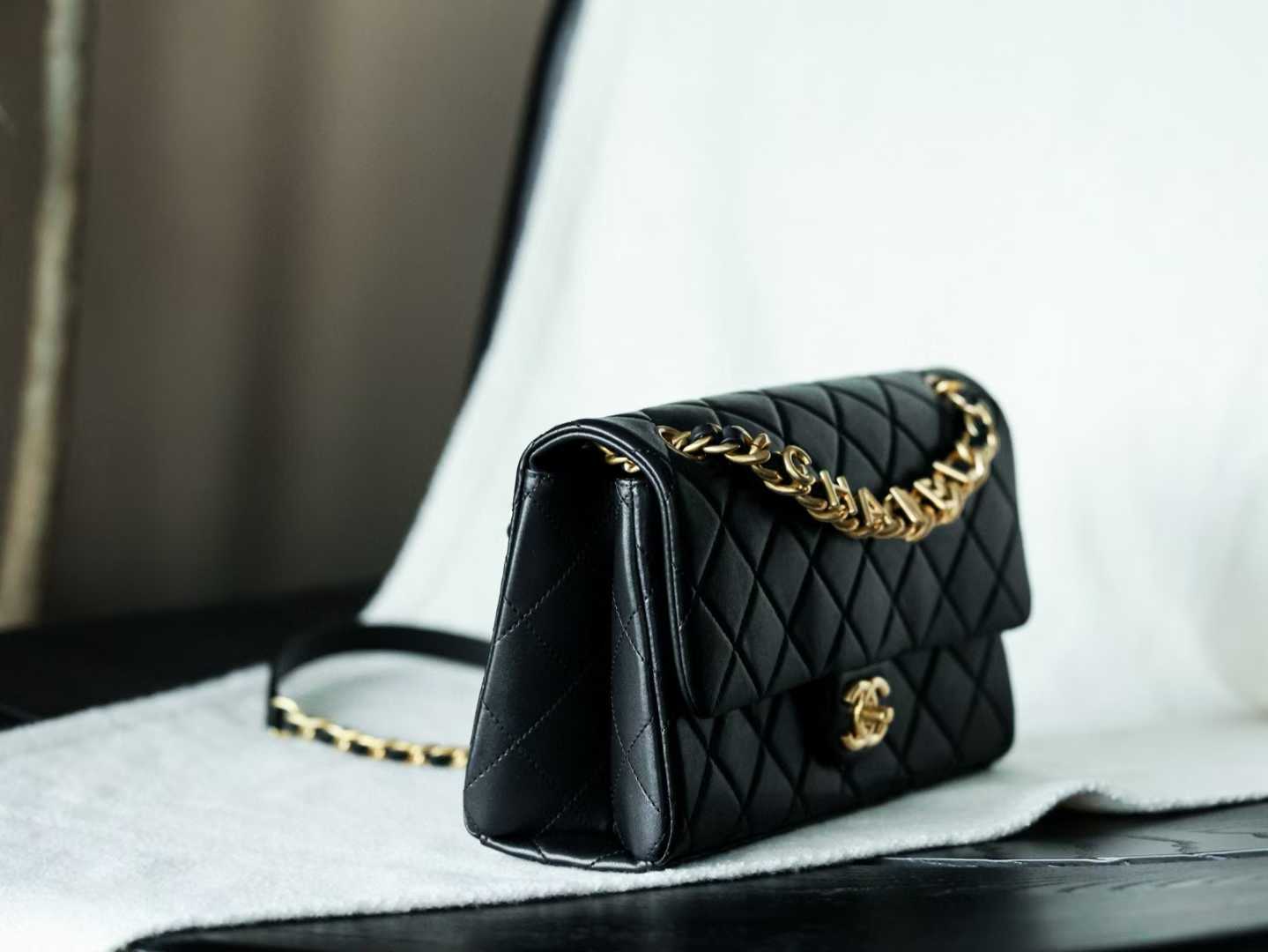 CHANEL 23P 限定隱藏多功能字母鏈條 CF 口蓋包