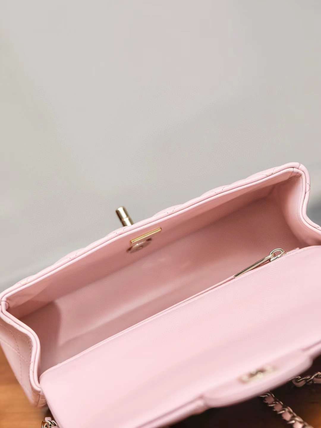 CHANEL 大MINI CF 經典手柄粉羊皮口蓋包