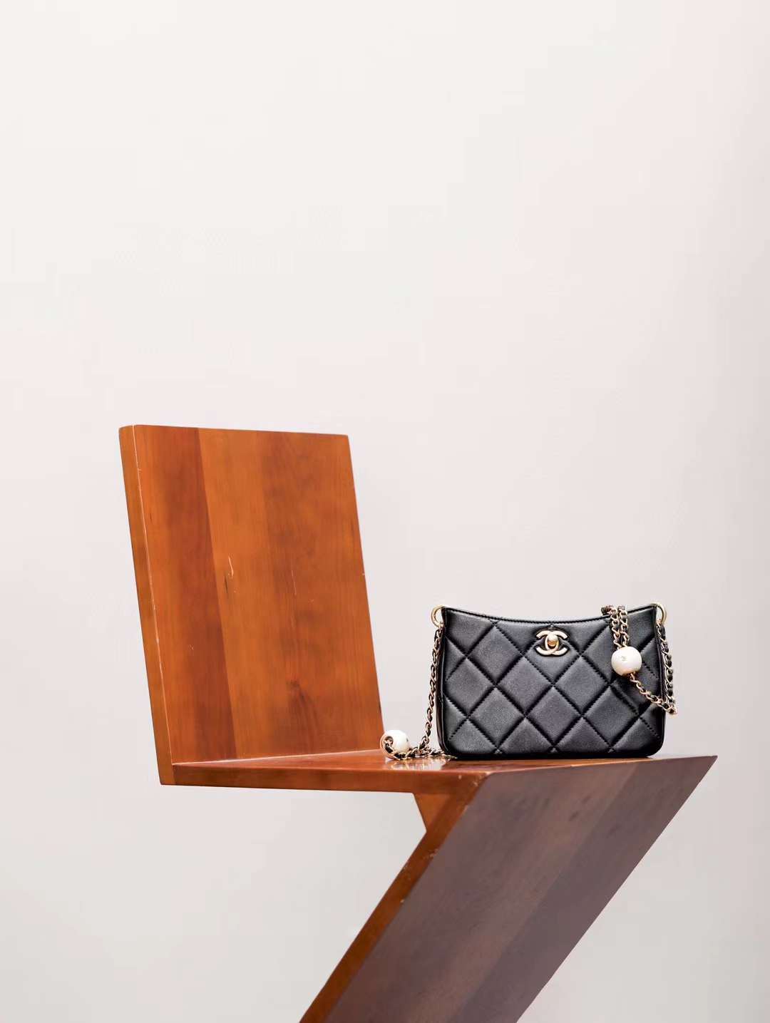 CHANEL 24S 珍珠調節釦HOBO鏈條包 黑色