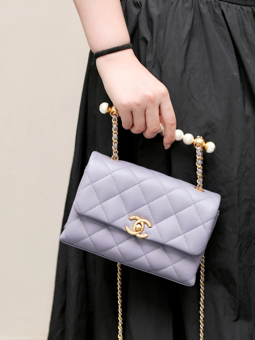 CHANEL 24A 珍珠橫手柄口蓋包 紫色