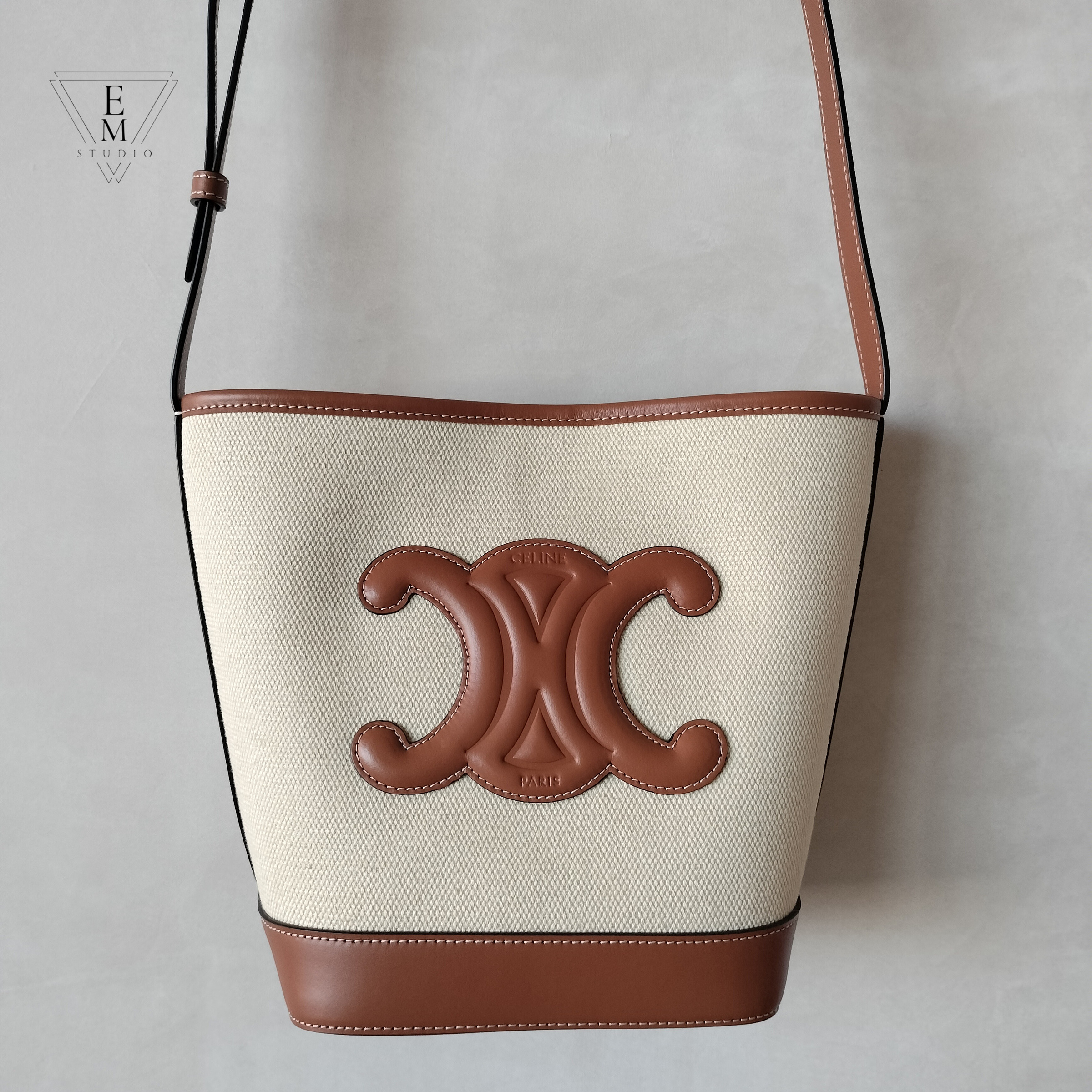 CELINE CUIR TRIOMPHE 小型BUCKET 帆布水桶包 (兩色)