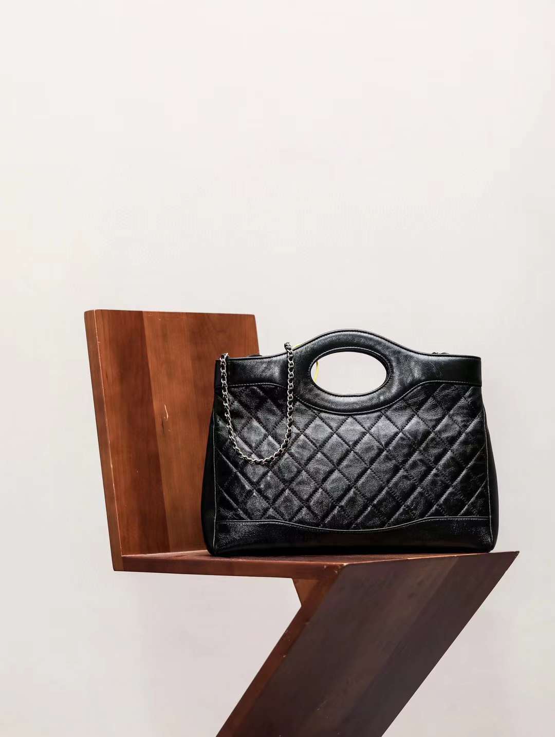 CHANEL 31 BAG 橫版大號 油蠟羊皮經典側背包 黑色