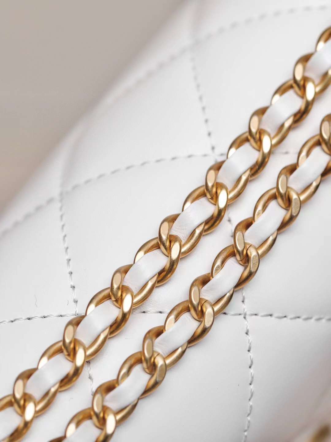 CHANEL 24C 雙金珠CF口蓋包 19/22 白色