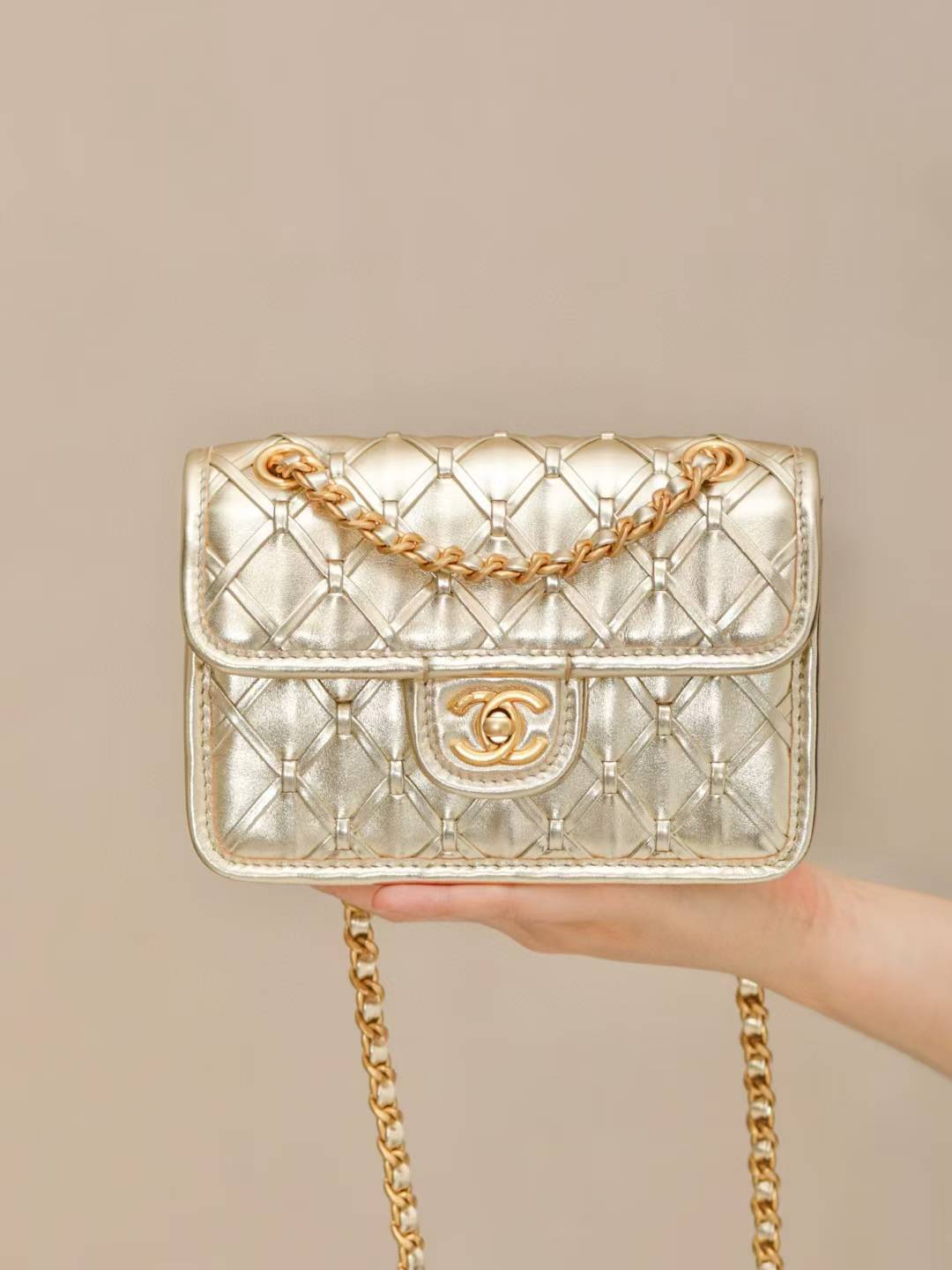 CHANEL 25走秀款編織系列CF口蓋包 金色