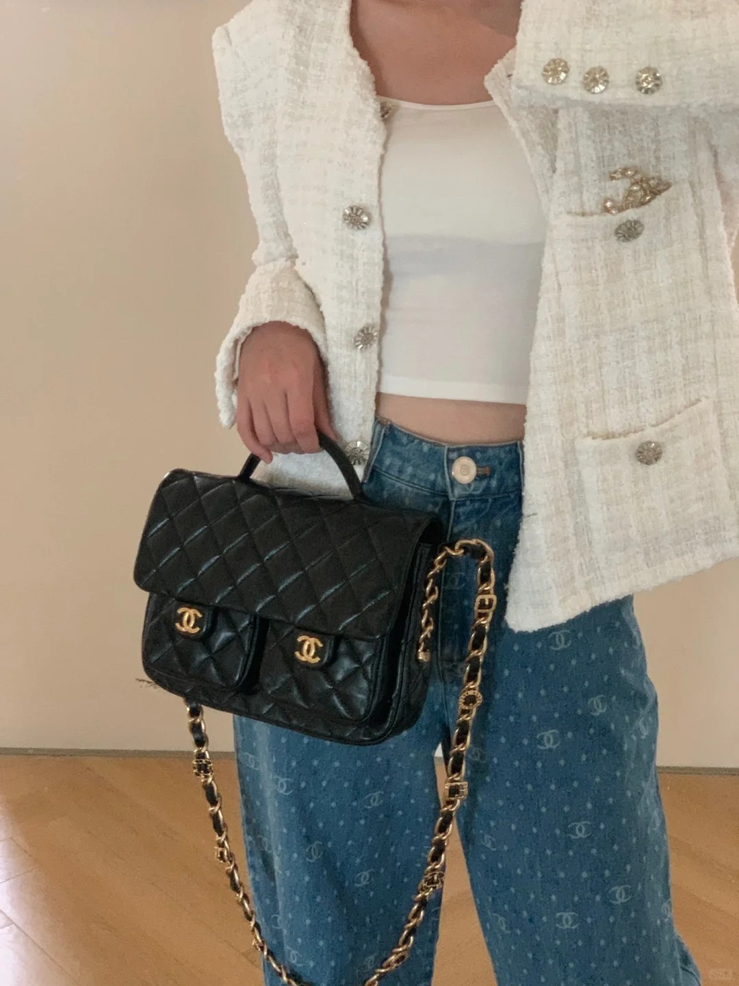 CHANEL 24A 雙口袋郵差包