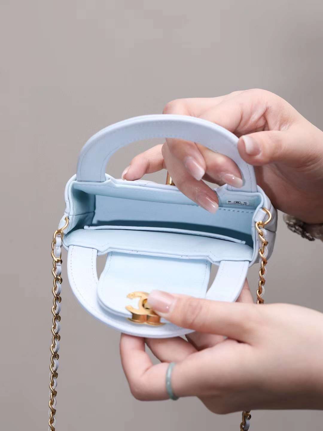 CHANEL 24S KELLY 鏈條手拿包 寶寶藍