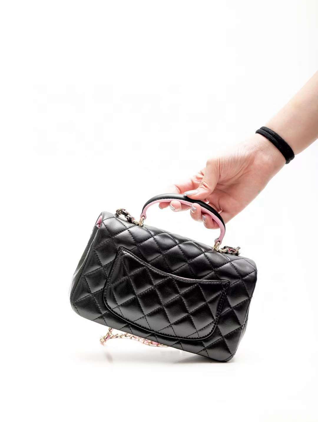 CHANEL 23S CF20 黑粉拼色手腕包