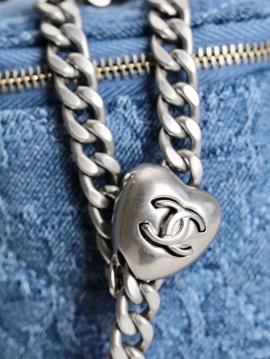 CHANEL 23 愛心長盒子化妝包 牛仔山茶花