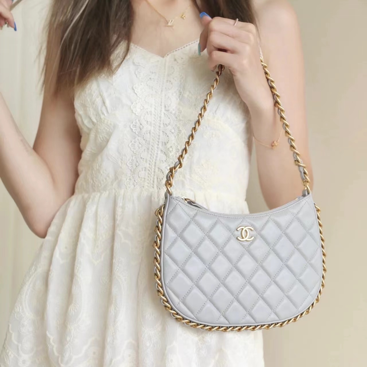 CHANEL 23B HOBO 嬉皮鏈條包 灰色