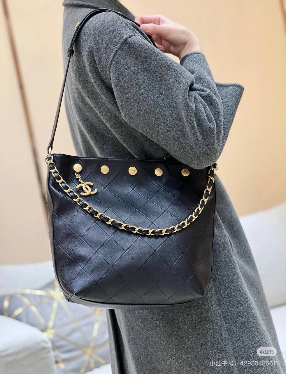 CHANEL 25P 小香金幣hobo水桶包 黑金