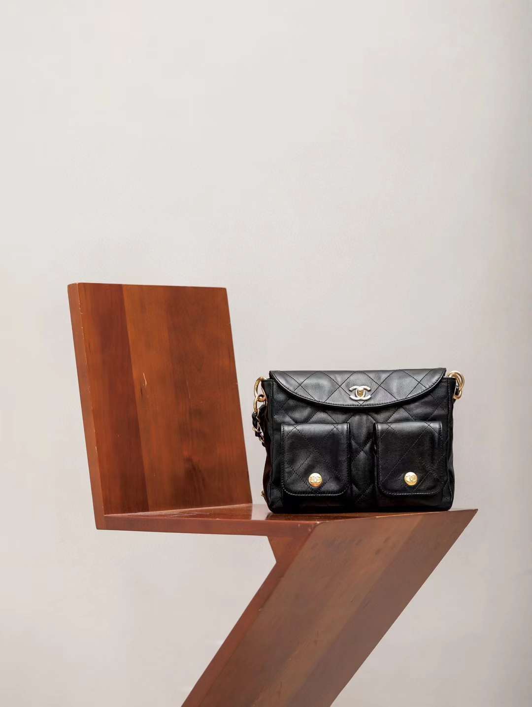 CHANEL 24P HOBO 復古嬉皮包 黑色