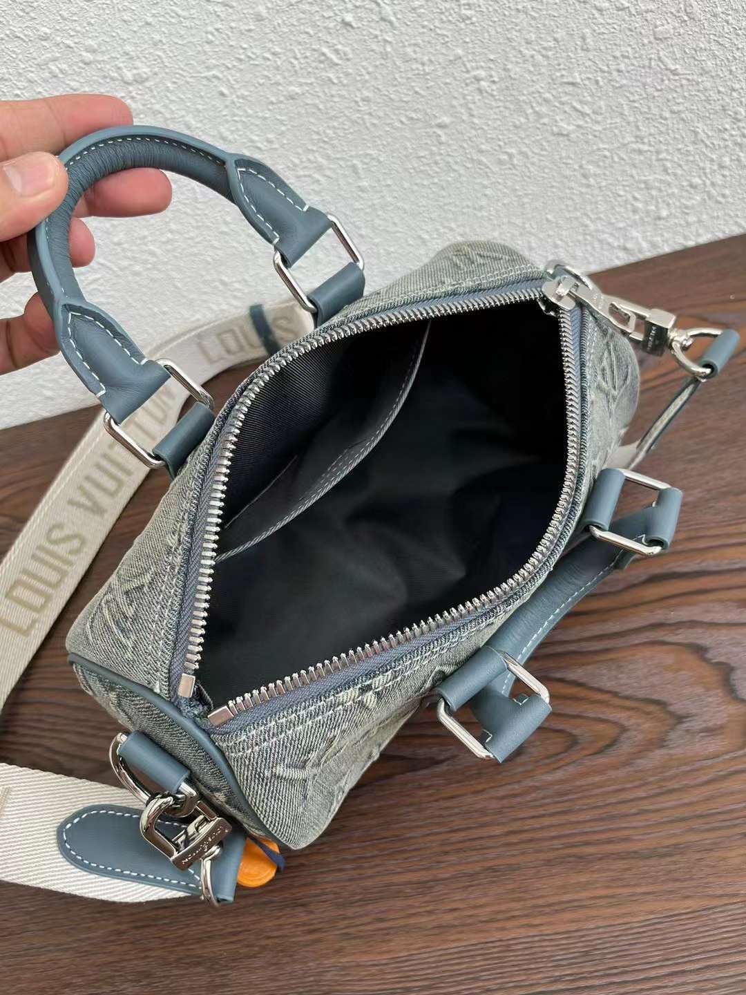 LV KEEPALL BANDOULIÈRE 25 牛仔藍手袋 M22762