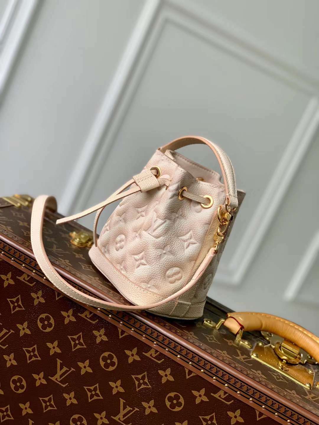 LV NANO NOÉ 壓花粉水桶包