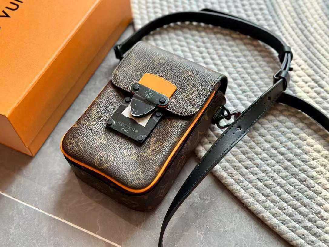 LV S-LOCK 直式隨身錢包 M82535