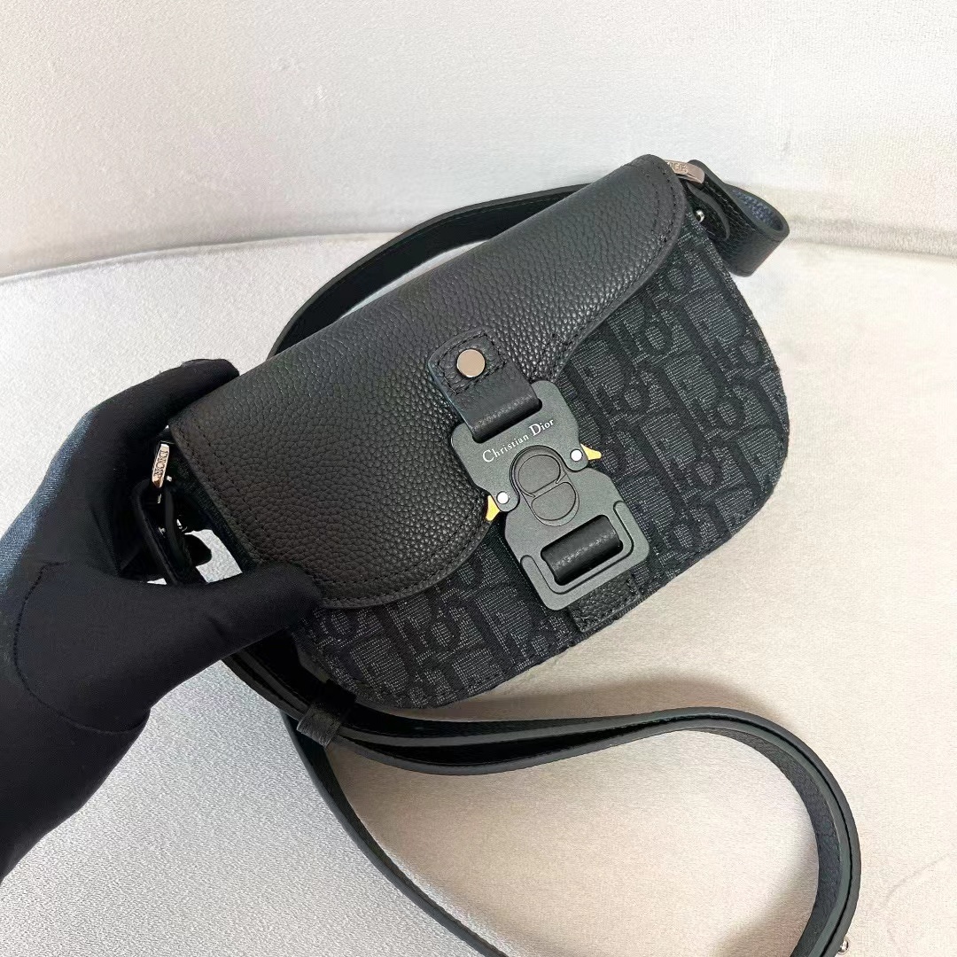DIOR MINI SADDLE 郵差包/馬鞍包 (兩色)