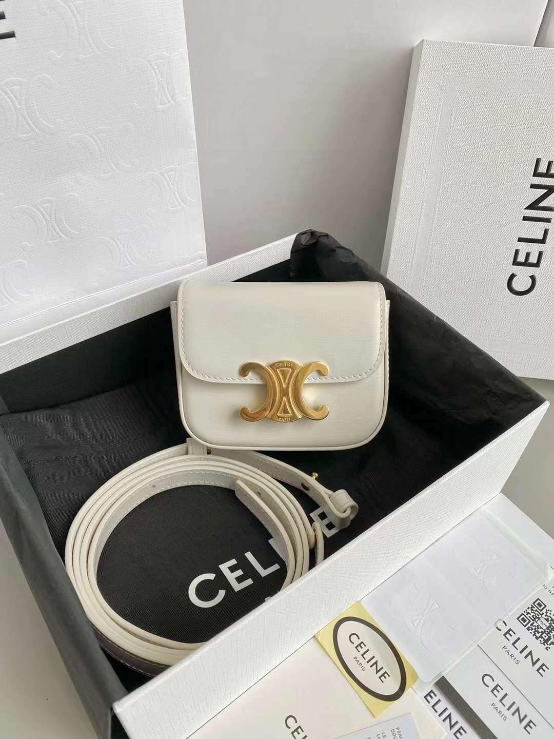 CELINE TRIOMPHE 奶白色凱旋門迷你包