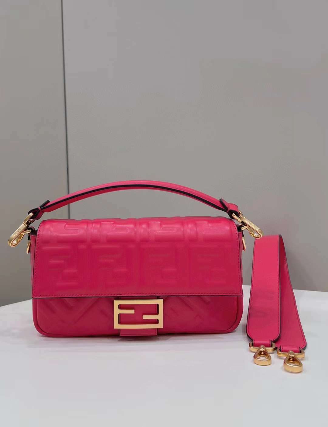 FENDI BAGUETTE 火龍果粉法棍包