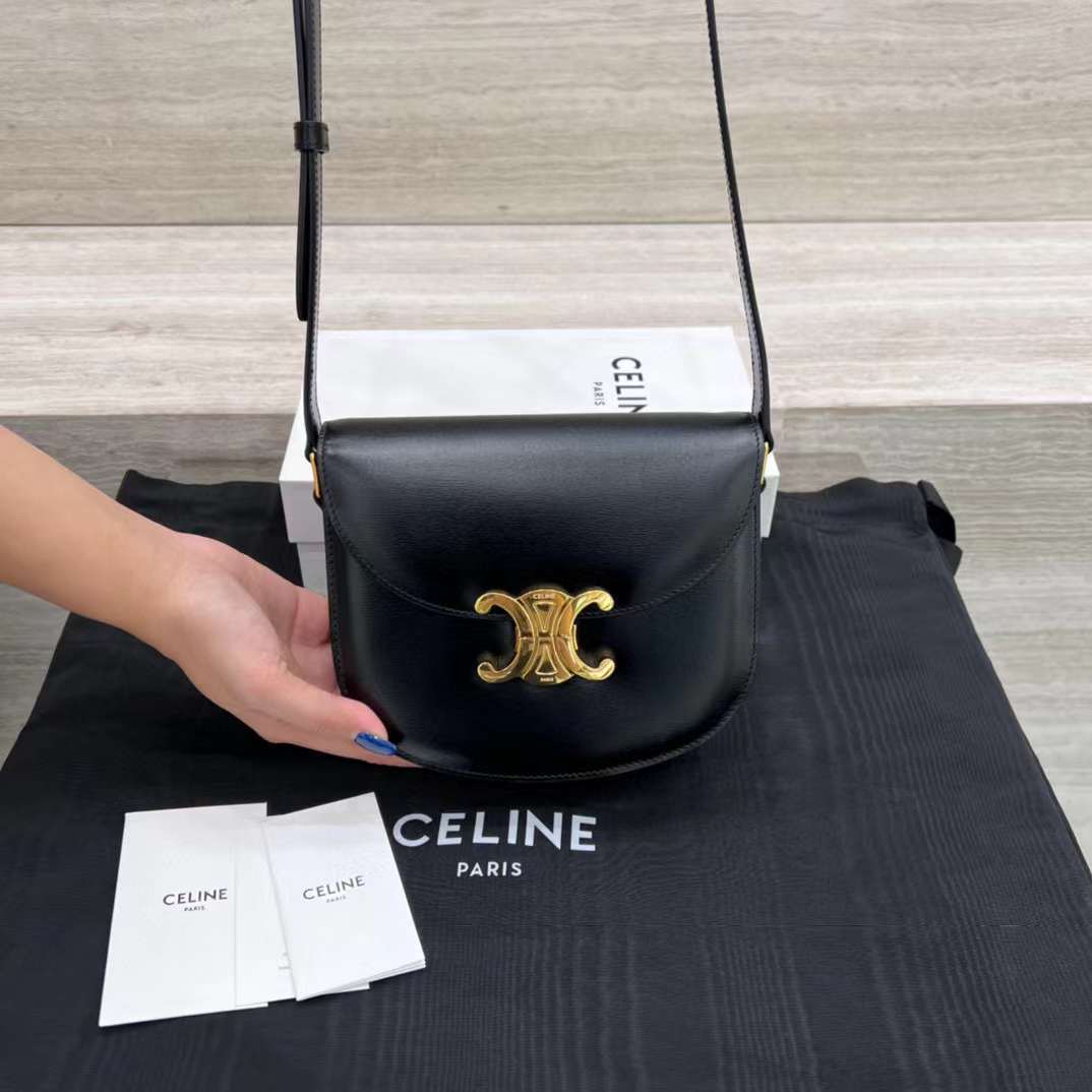 CELINE 亮面小牛皮TEEN BESACE TRIOMPHE 黑色手袋