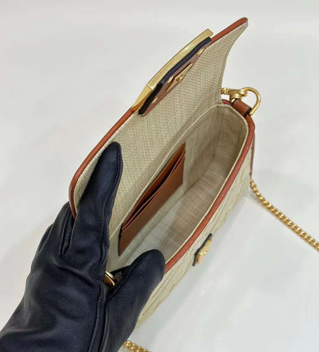 FENDI BAGUETTE MINI 杏黃色手提鏈帶法棍包