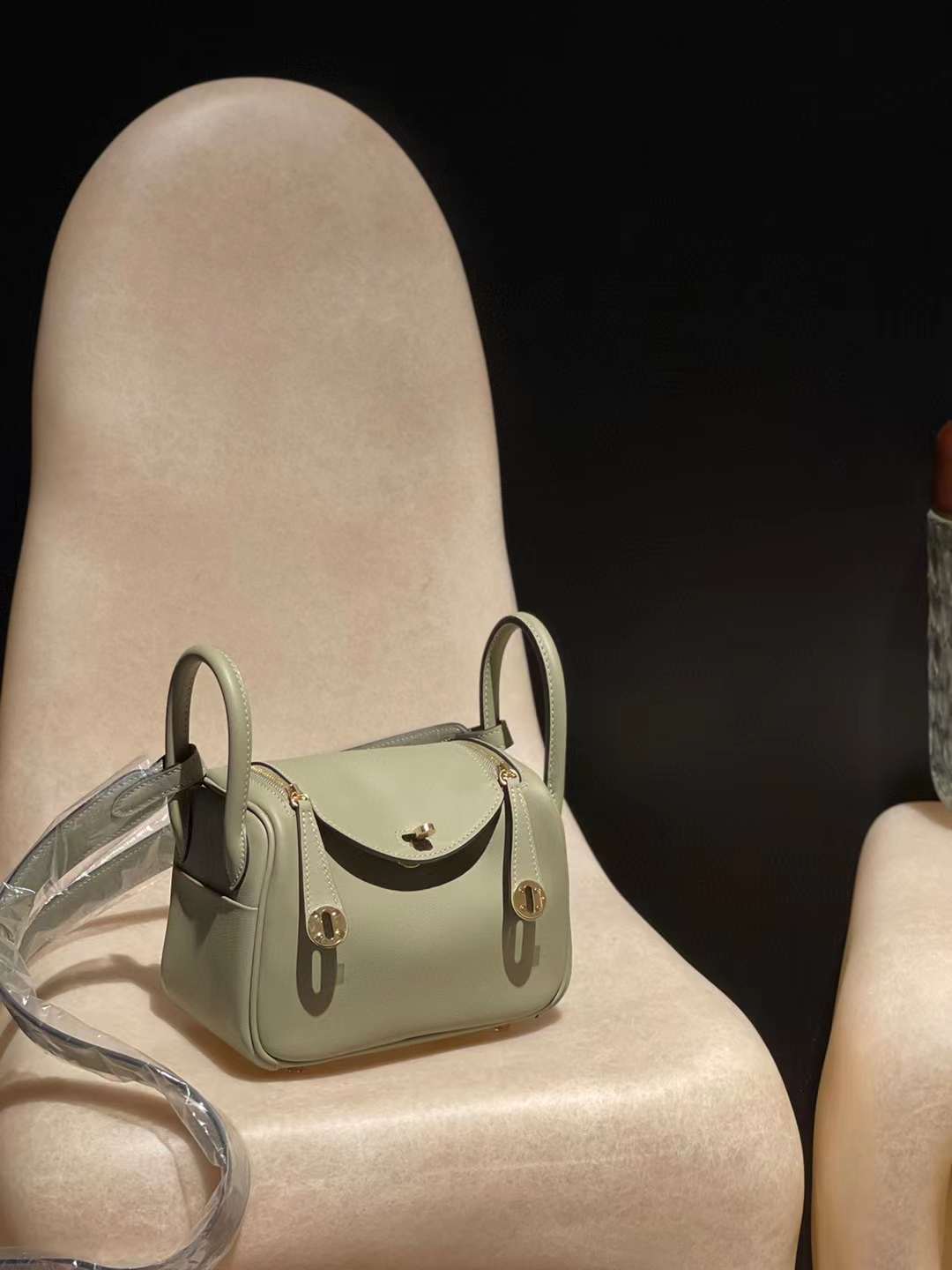 HERMES MINI LINDY SWIFT皮 Q1 鼠尾草綠金釦 轉釦手提/肩背兩用包